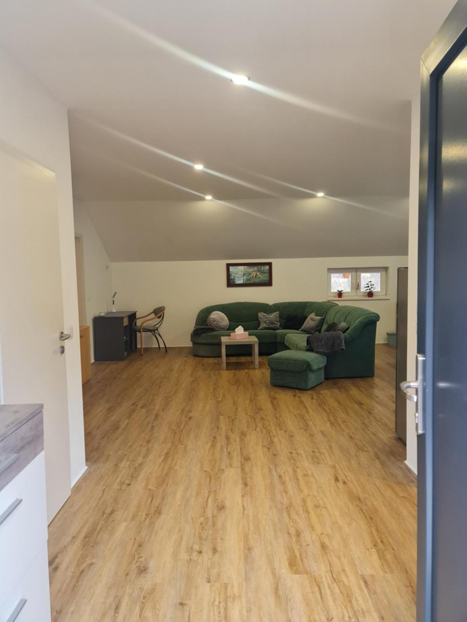 Has Apartment