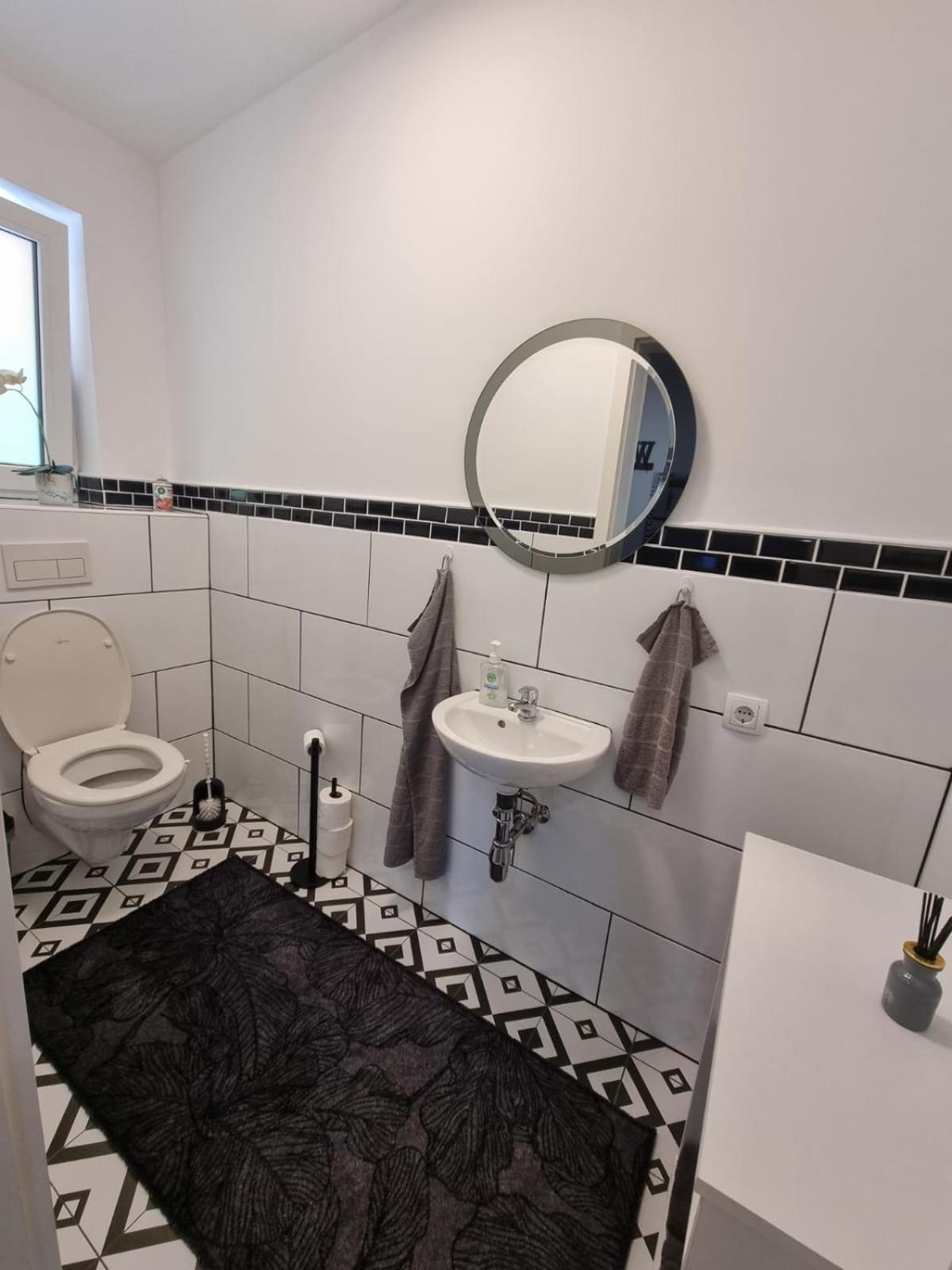 Has Apartment *